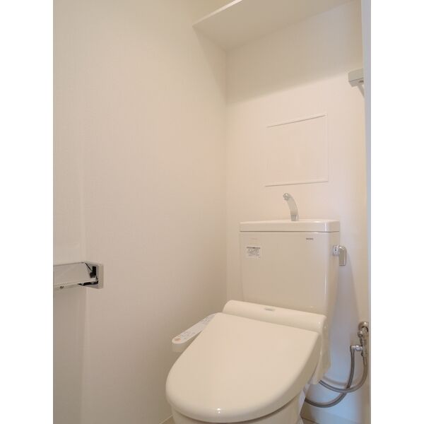 トイレ　温水洗浄便座機能付き♪