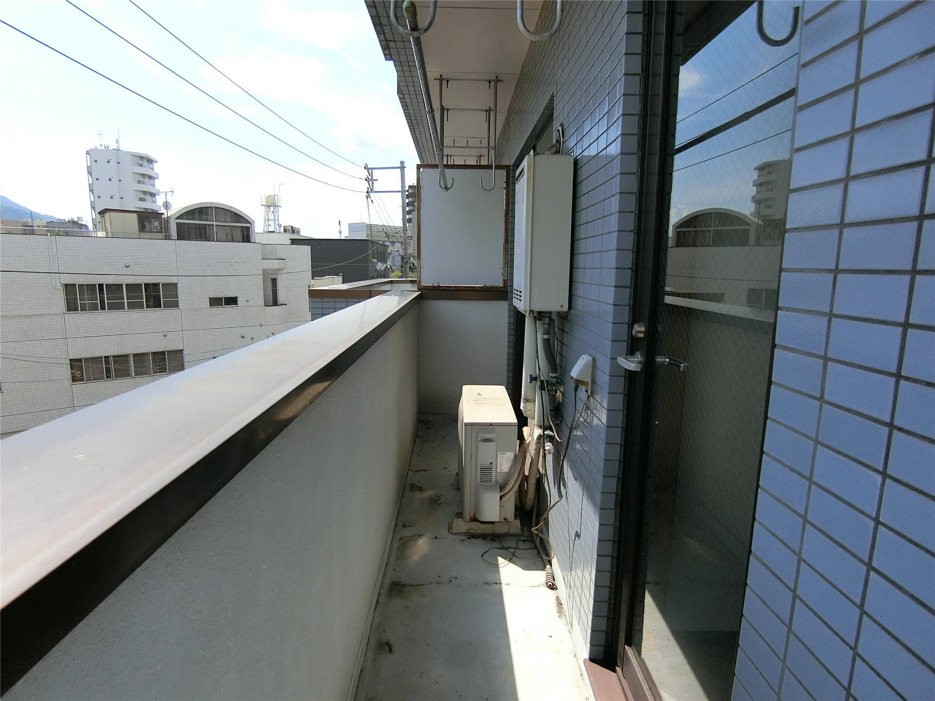 バルコニー　洗濯金物付きのバルコニーです♪