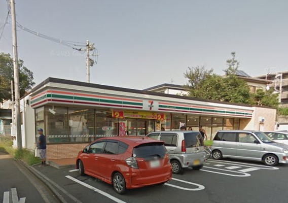 コンビニ　セブンイレブン（コンビニ）まで545m