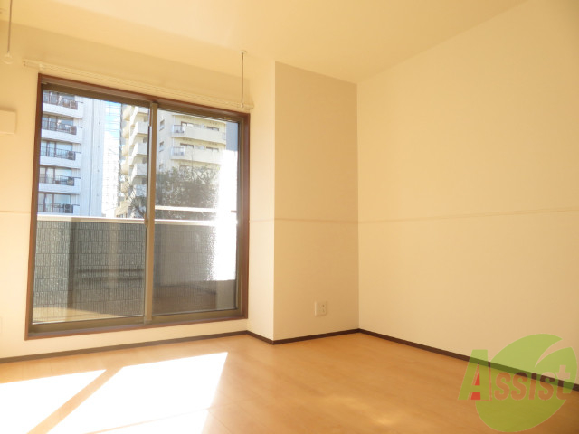 居室・リビング　こちらはリビングです。明るくていいですね。