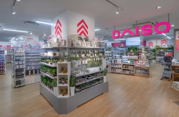 スーパー　DAISO サミット向台町店（スーパー）まで714m