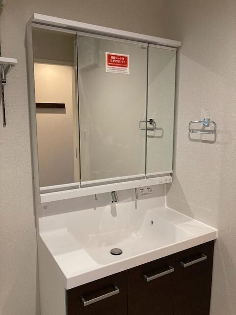 洗面設備　脱衣スペースもあります