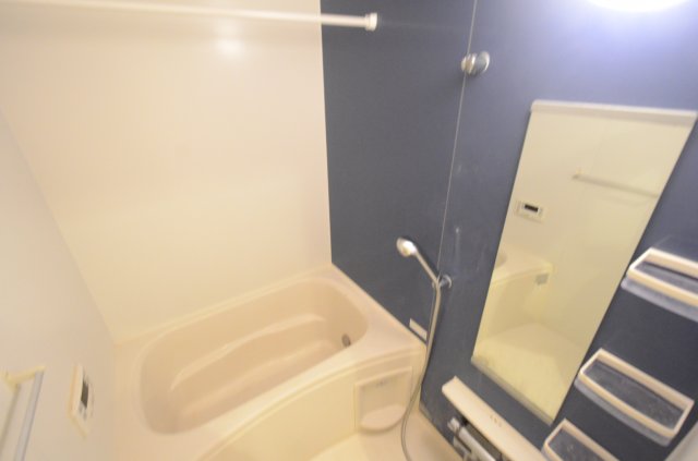 バス・シャワールーム　浴室乾燥・追い炊き機能付きで便利☆