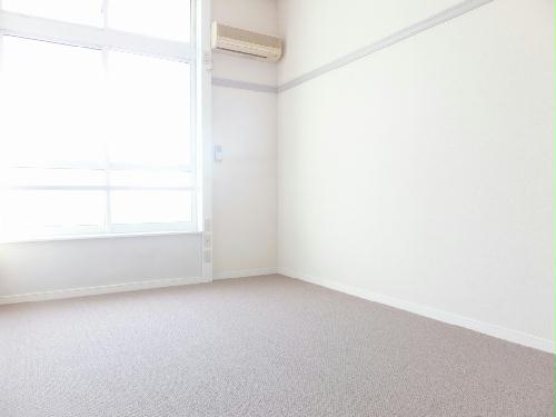 居室・リビング　家具・家電無しのお部屋です。