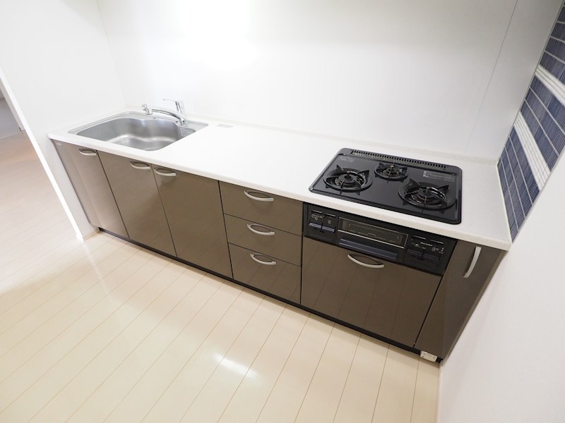 キッチン　独立キッチンで、生活感無し。