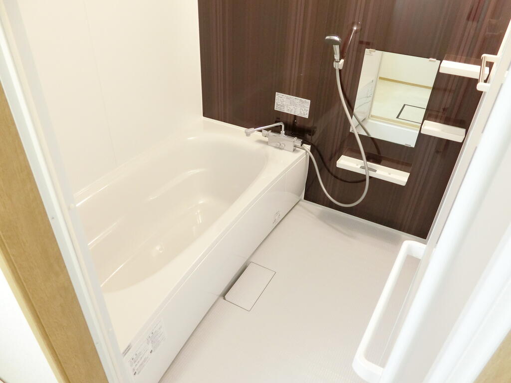 バス・シャワールーム　同物件の別部屋写真です。