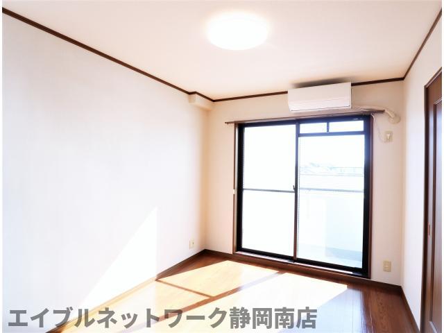 居室・リビング　ゆったり過ごせる居間です