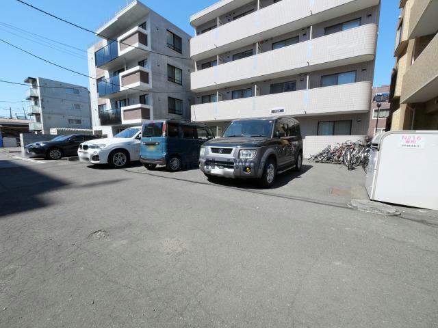 駐車場　駐車場