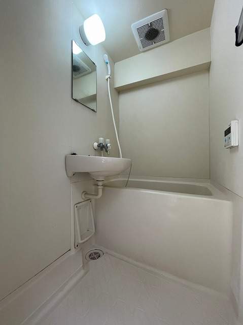 バス・シャワールーム　同物件別号室のものです。