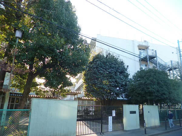 中学校　第四中学校（中学校）まで737m