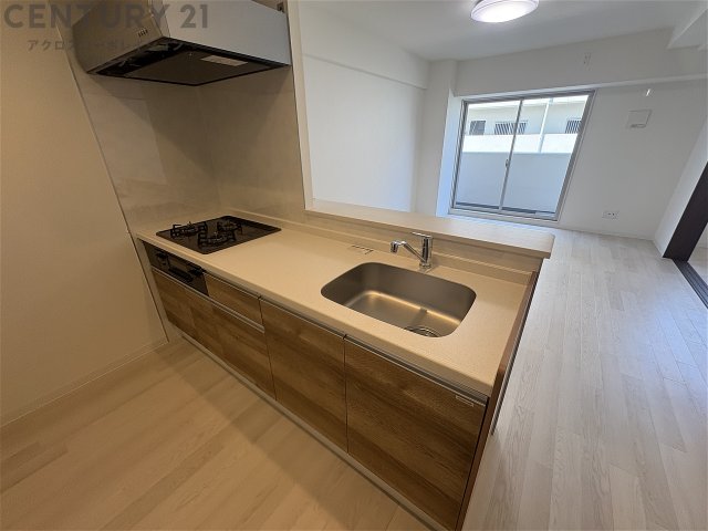 キッチン　人気の対面式キッチン♪3口ガスコンロ付き♪