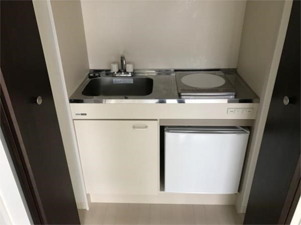 キッチン　IHコンロ、ミニ冷蔵庫付のキッチンです。