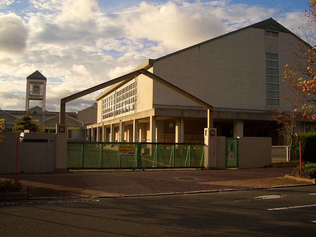 中学校　東広島市立高美が丘中学校（中学校）まで542m