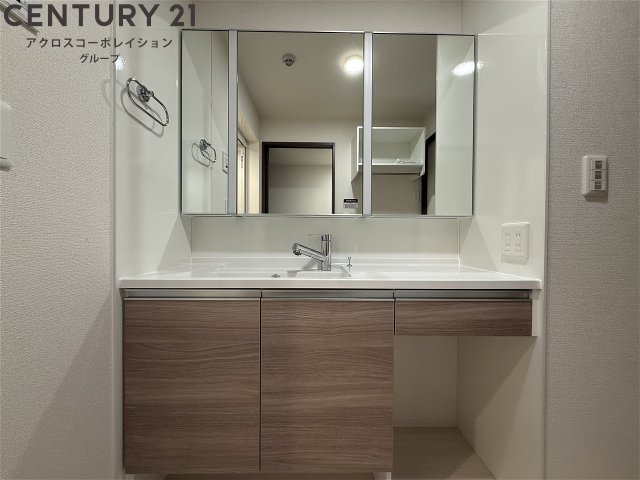 洗面設備　スペースが確保できる洗面所です