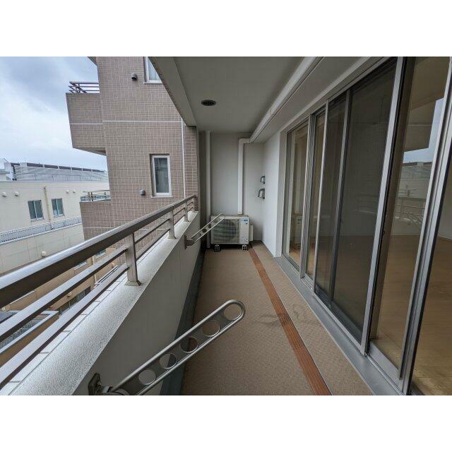 バルコニー　広々としたバルコニーです