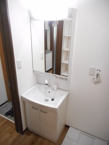 洗面設備　使いやすい独立洗面台です