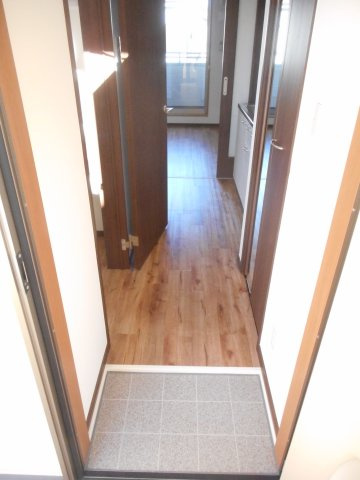 玄関　収納もある玄関です