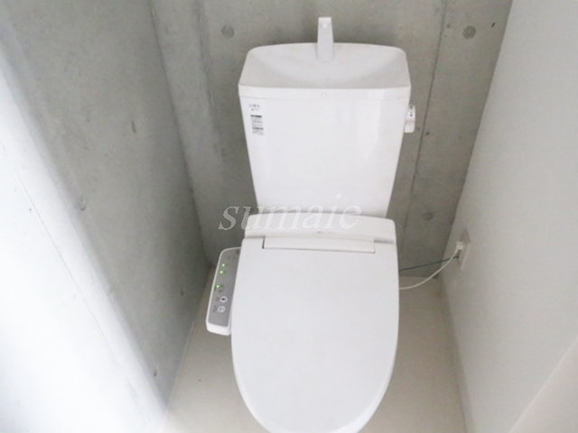 トイレ　嬉しい温水洗浄付です♪