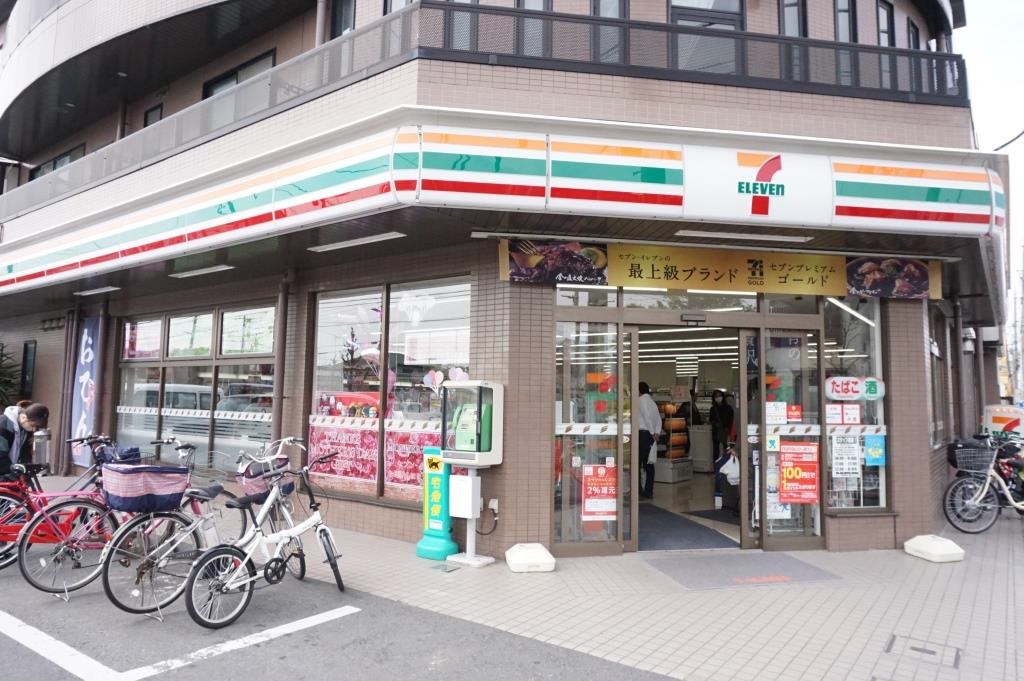 コンビニ　セブンイレブン 足立島根店（コンビニ）まで425m