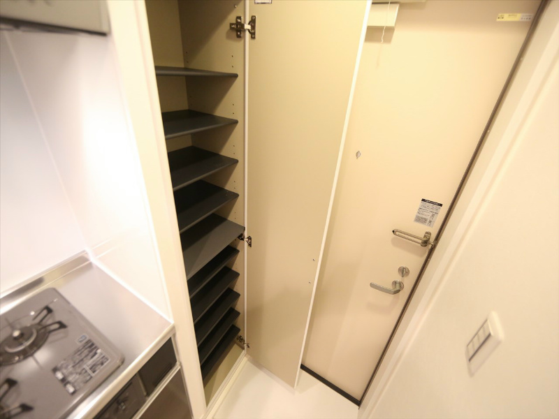 玄関　玄関　シューズボックス付（収納充実してます）