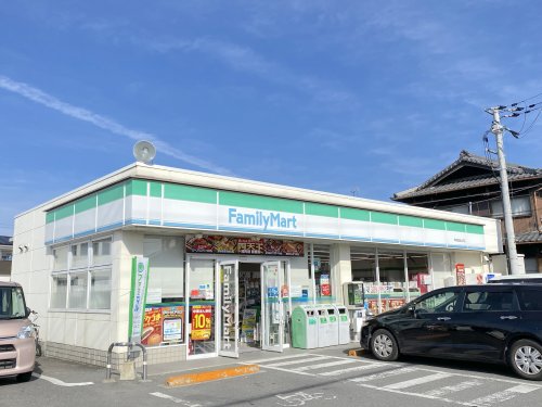 コンビニ　ファミリーマート 岸和田岡山町店（コンビニ）まで864m