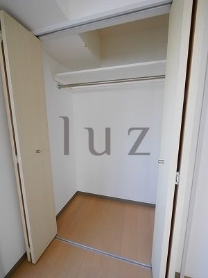 収納　大容量のパイプハンガー付きクローゼット完備！