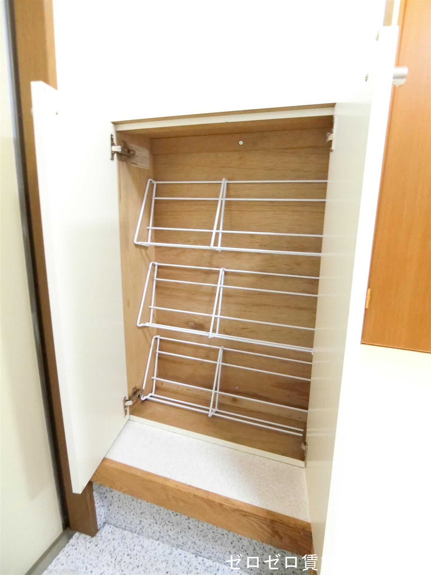 玄関　※102号室　類似部屋参照