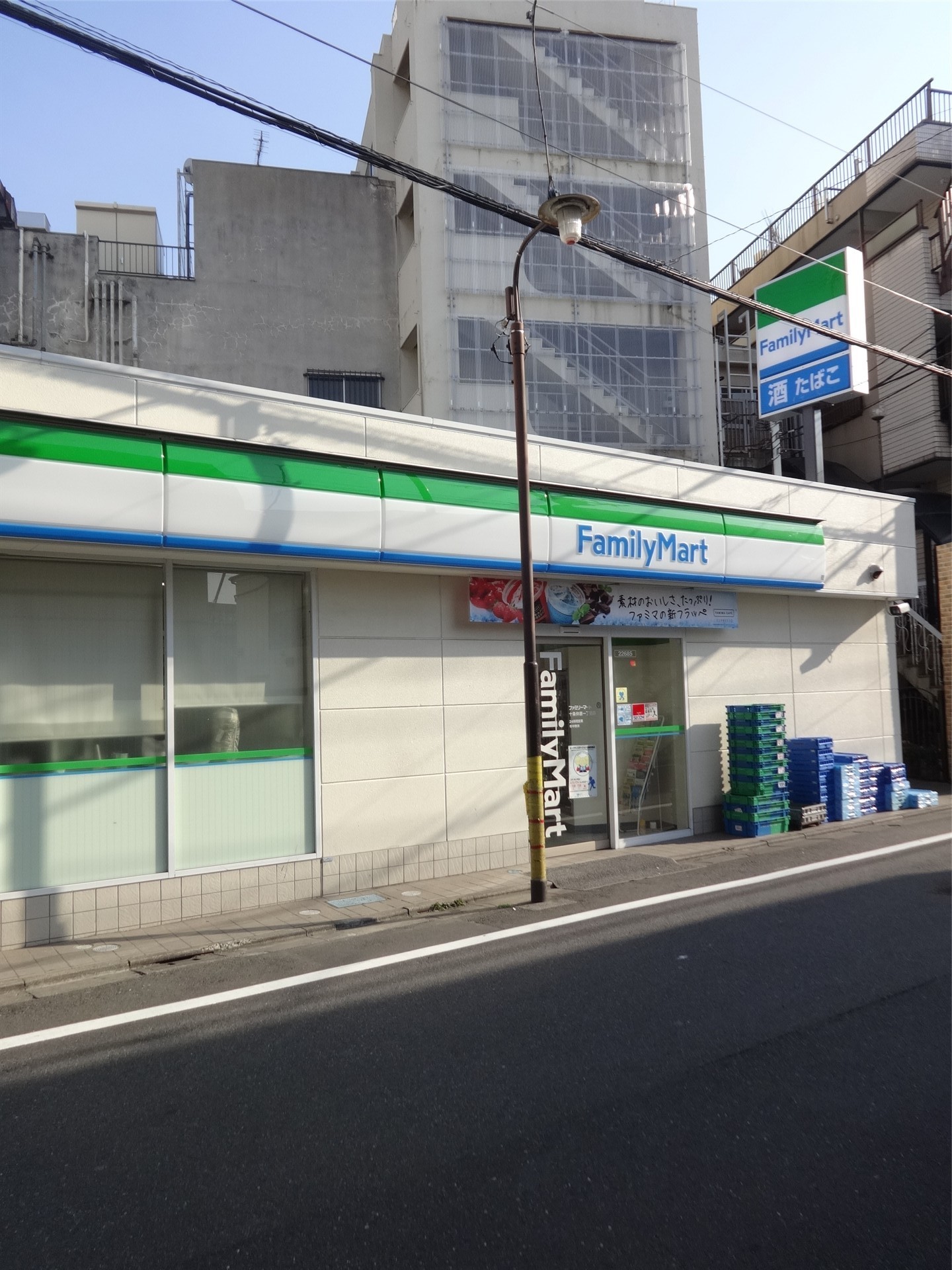 コンビニ　ファミリーマート十条仲原三丁目店（コンビニ）まで450m