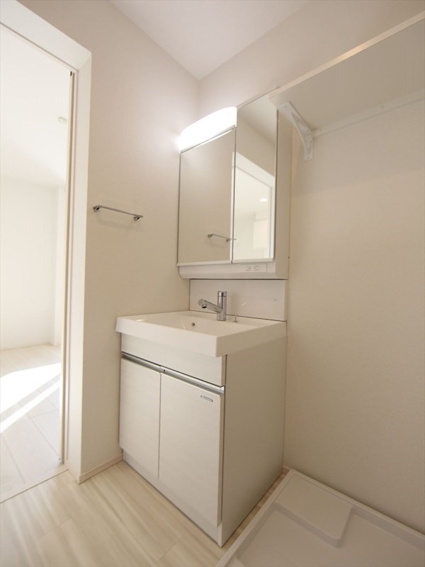 洗面設備　脱衣所　独立洗面台（シャンプードレッサー付）