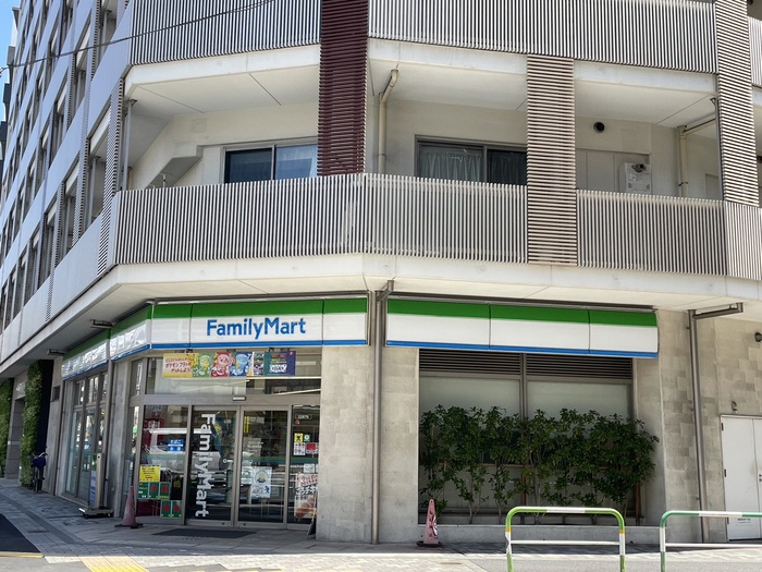 コンビニ　ファミリーマート 駒込霜降橋店（コンビニ）まで260m