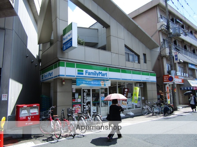 コンビニ　ファミリーマート（コンビニ）まで609m