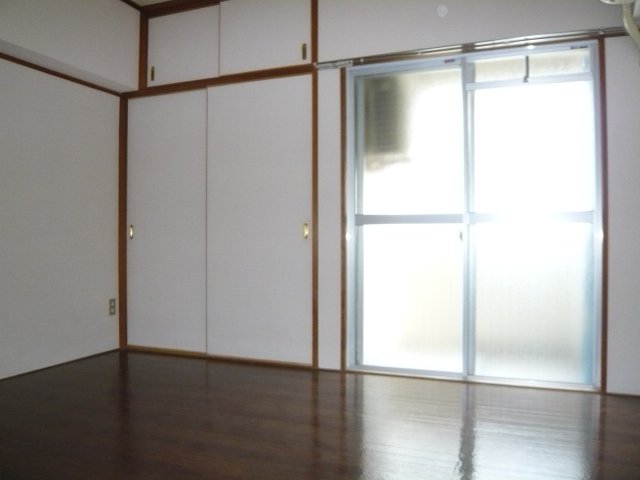 居室・リビング　同型タイプの写真です。現況優先。