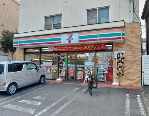 コンビニ　セブンイレブン つつじヶ丘駅南口店（コンビニ）まで656m