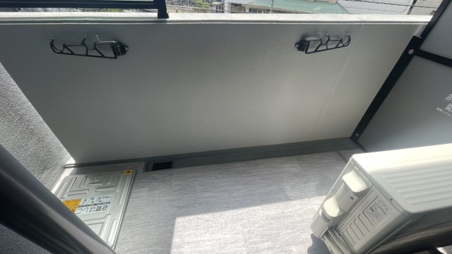 バルコニー　同物件別号室の写真です。