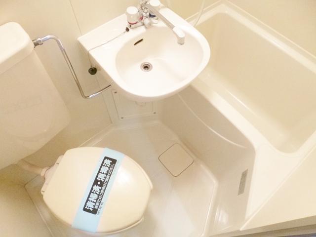 バス・シャワールーム　3点ユニットバスです☆