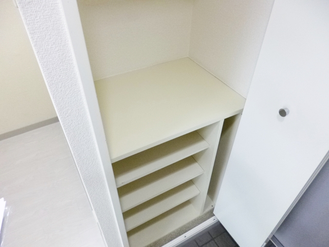 玄関　靴の収納も出来ます☆