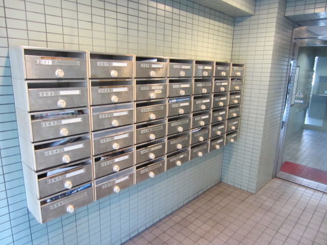 エントランス　メールＢＯＸはエントランスにあります