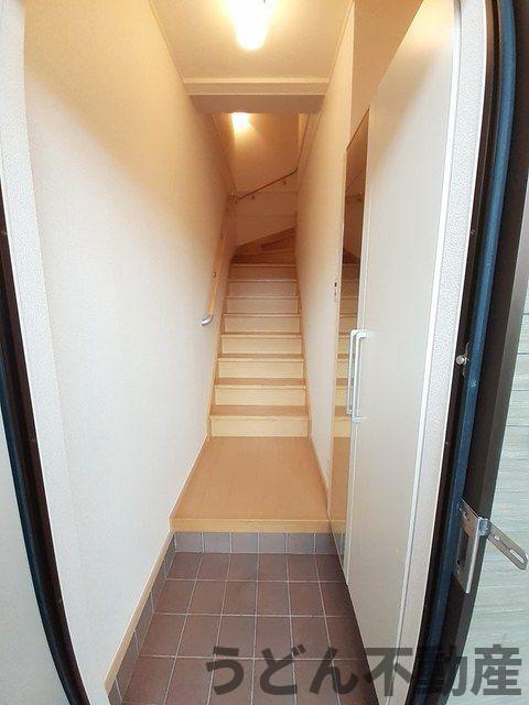 玄関　うどん県のお部屋探しはうどん不動産へ うどんちゃんとLINE