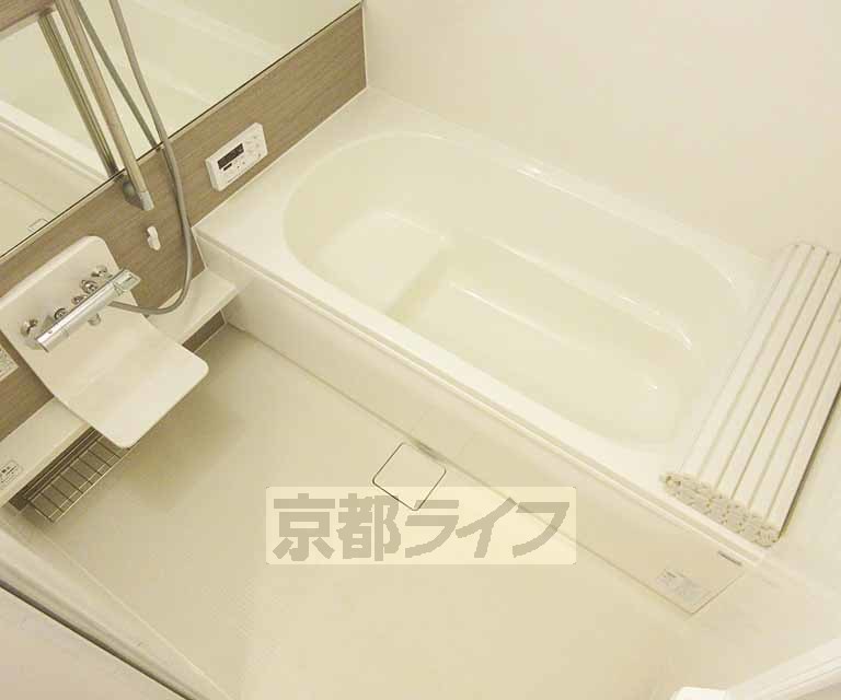 バス・シャワールーム　一坪タイプのお風呂です