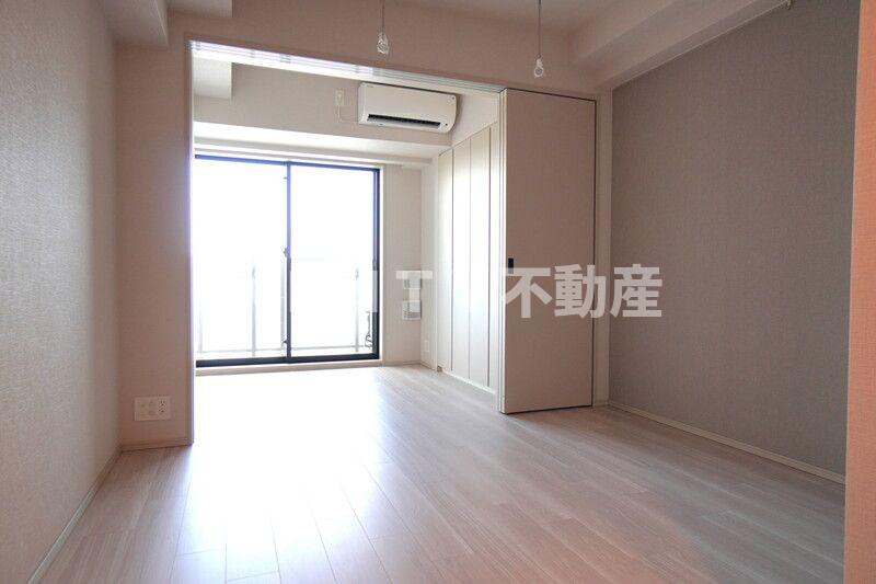 居室・リビング　こちらの居間で趣味の時間をお楽しみください