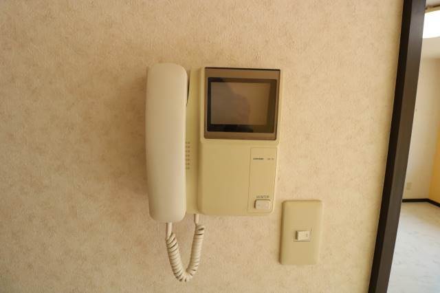 セキュリティ　モニター付きインターホンで安心です♪