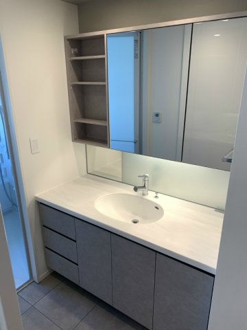 洗面設備　コンパクトで使いやすい洗面所