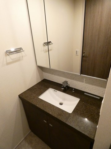 洗面設備　同マンション別部屋参照。