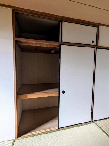 収納　押入