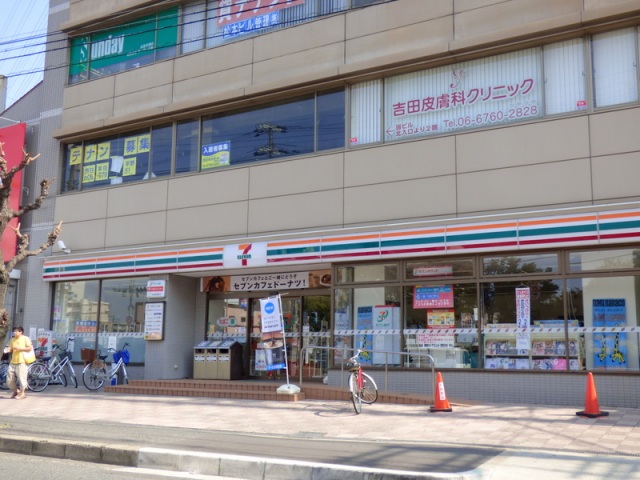 コンビニ　セブンイレブン大阪出戸駅前店（コンビニ）まで117m