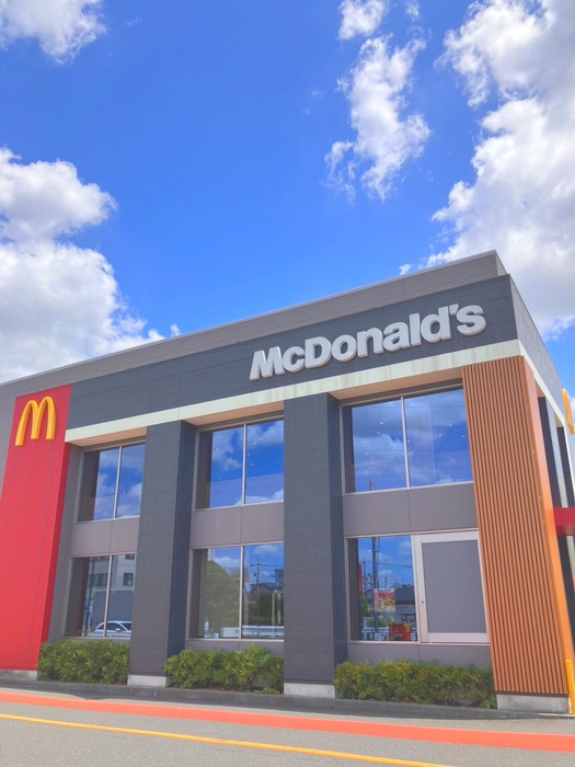 飲食店　マクドナルド草加４号線西町バイパス店（飲食店）まで340m