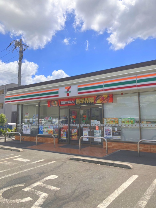 コンビニ　セブンイレブン氷川町西店（コンビニ）まで500m