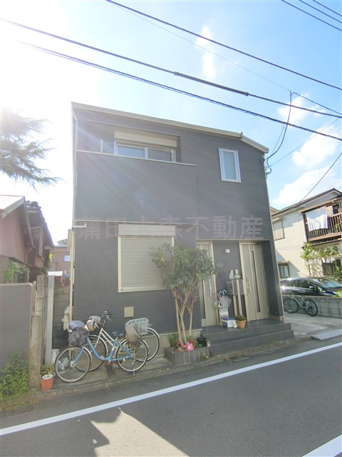 建物外観　2017年3月築　木造地上2階建ての賃貸アパート　東京都大田