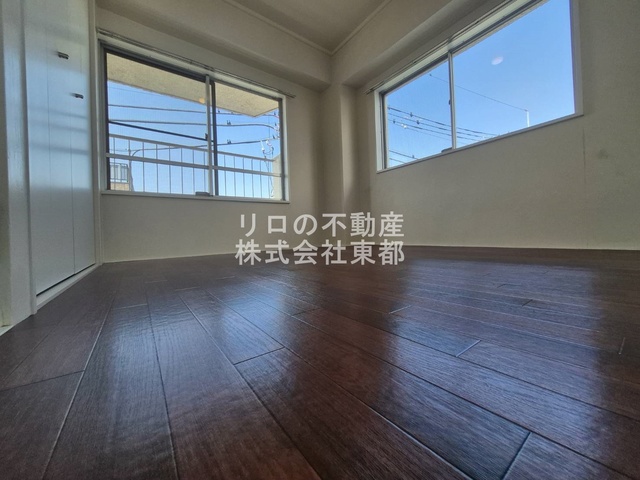 その他部屋・スペース　２面採光なので、明るく風通しのよい過ごしやすいお部屋です♪