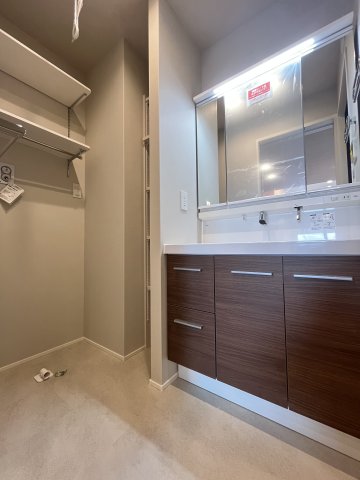 洗面設備　完成前の為一部建築資材等が写っている可能性がございます。